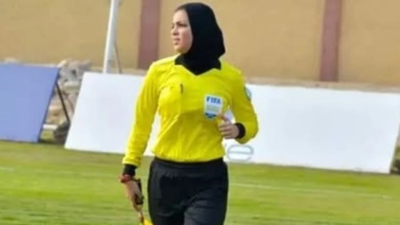 إعلامي يكشف تفاصيل استبعاد يارا عاطف من تحكيم المباريات